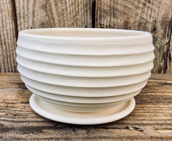 EARTHENWARE FLOWER POT