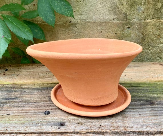 TERRACOTTA FLOWER POT