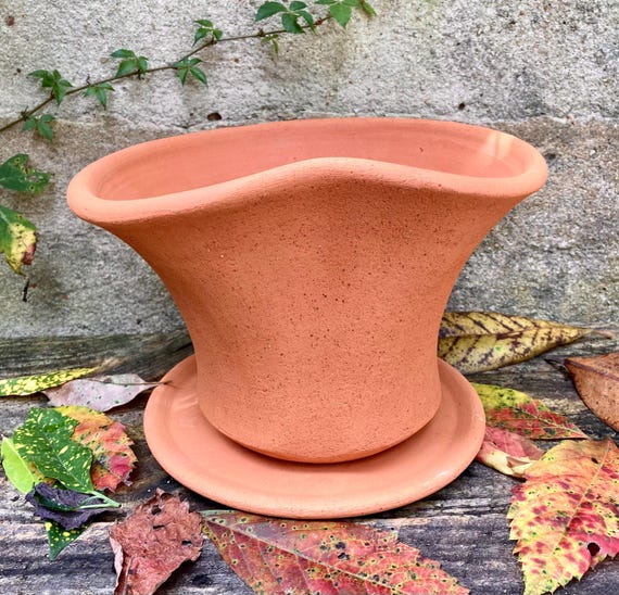 TERRACOTTA FLOWER POT