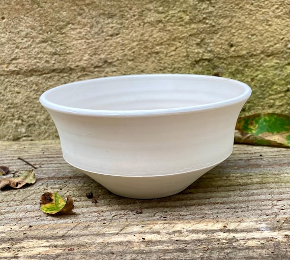 EARTHENWARE FLOWER POT