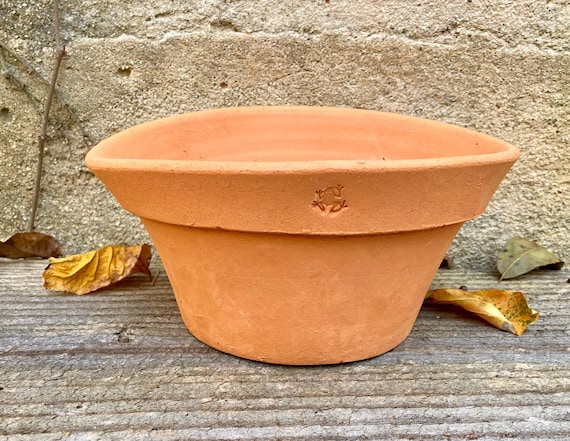 CERAMIC FLOWER POT #11 Wheel-thrown, porous terracotta for a happy, healthy plant.
