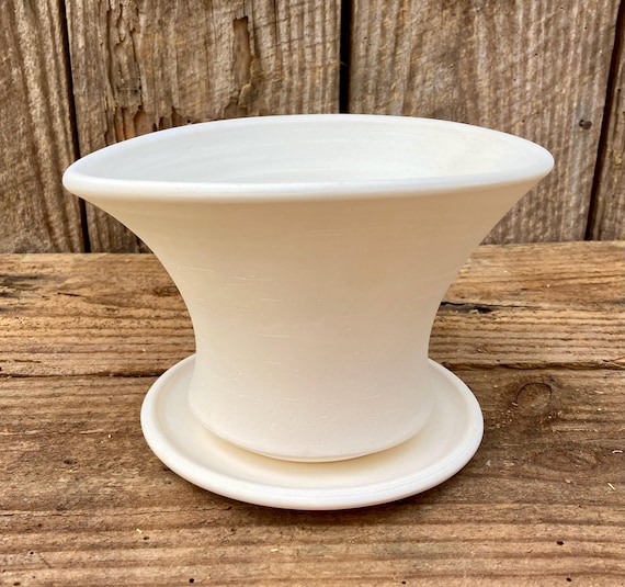 EARTHENWARE FLOWER POT