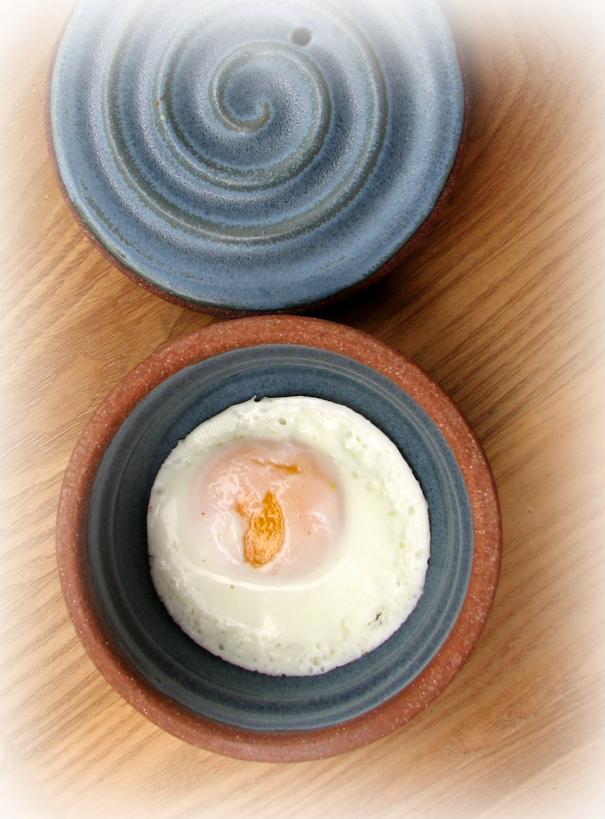 CERAMIC EGG COOKER