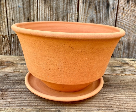 CLAY FLOWER POT