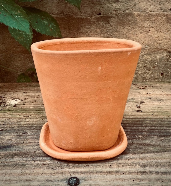 TERRACOTTA FLOWER POT