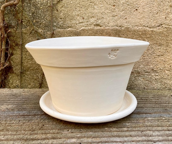 EARTHENWARE FLOWER POT