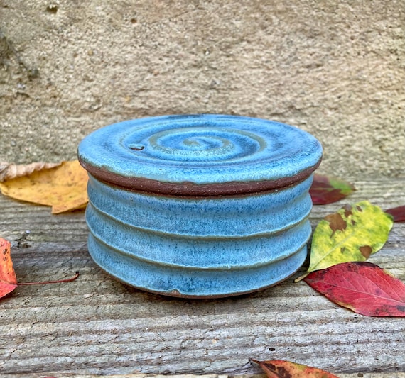 MICROWAVE EGG POACHER