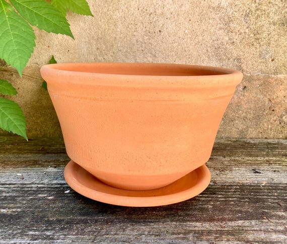 CLAY FLOWER POT
