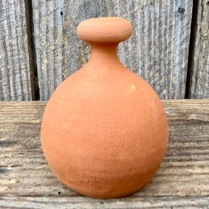 FRENCH WATERING BELL #1 Terracottapot voor het voorzichtig water geven van delicate kamerplanten.