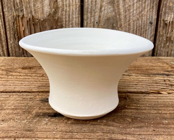 EARTHENWARE FLOWER POT