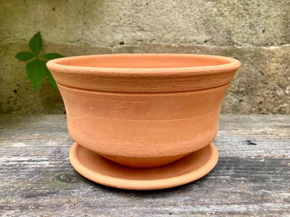 CLAY FLOWER POT