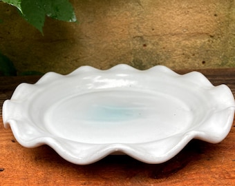 STONEWARE PIE PLATE #17: Oven-to-table baking dish.