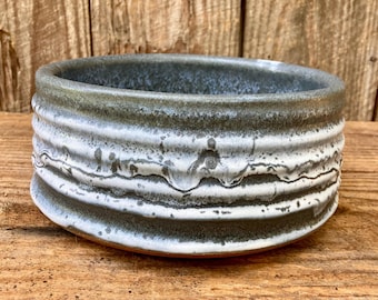 CERAMIC DOG DISH #64 A stoneware bowl for dogs who appreciate nice things.
