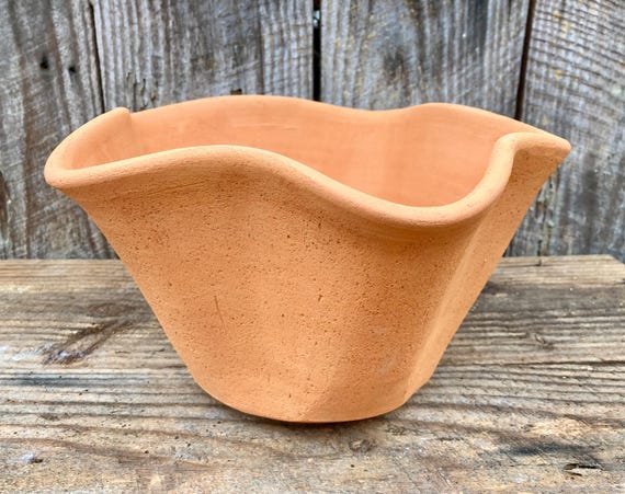 CLAY FLOWER POT