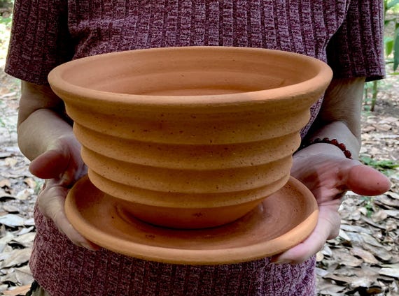 CLAY FLOWER POT