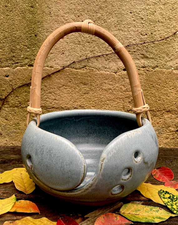 STONEWARE KNITTING BOWL