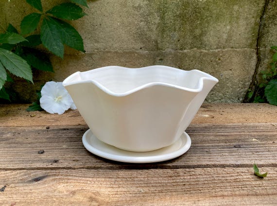 EARTHENWARE FLOWER POT