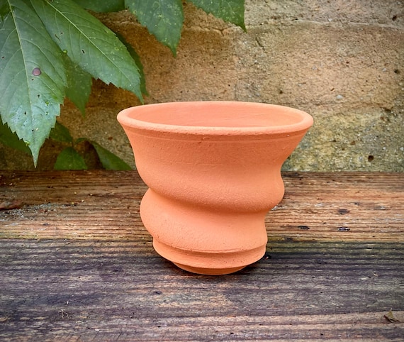 TERRACOTTA FLOWER POT