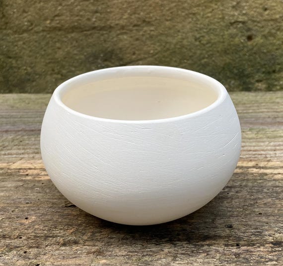 WHITE EARTHENWARE PLANTER