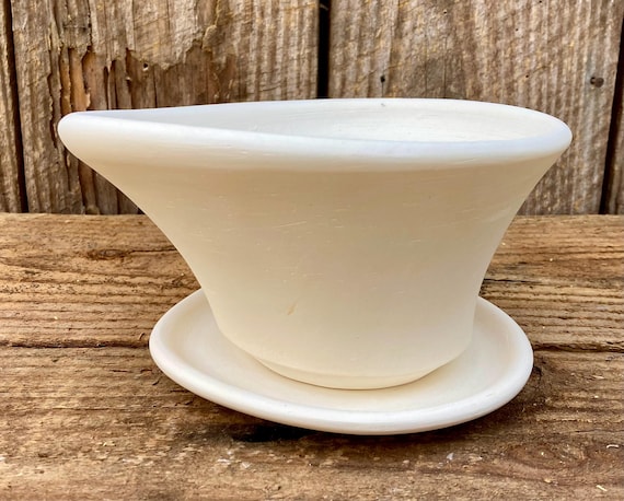 EARTHENWARE FLOWER POT