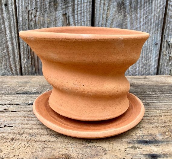 TERRACOTTA FLOWER POT