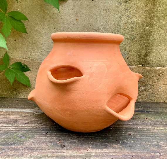 TERRACOTTA STRAWBERRY POT