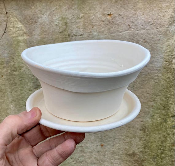 EARTHENWARE FLOWER POT