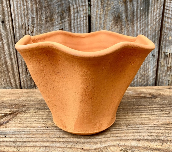 TERRACOTTA FLOWER POT
