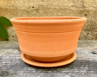 CLAY FLOWER POT #75. An unglazed terracotta planter for a healthy plant. Studio pottery.