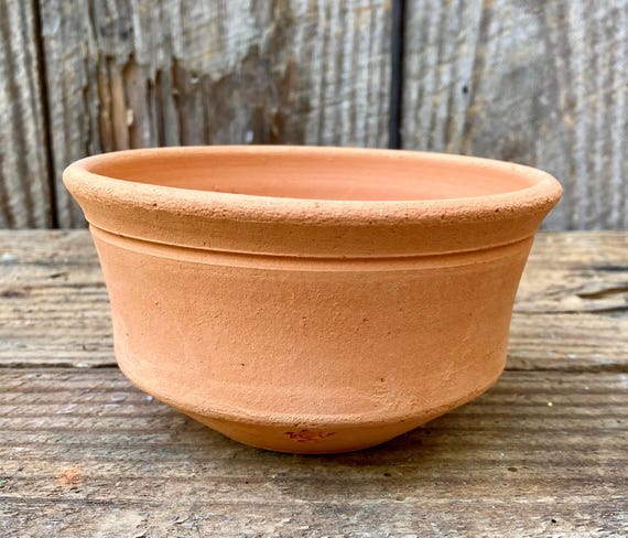 CLAY FLOWER POT