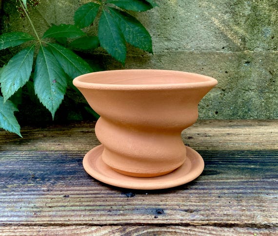 TERRACOTTA FLOWER POT