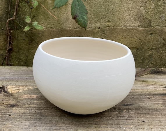 WHITE EARTHENWARE PLANTER