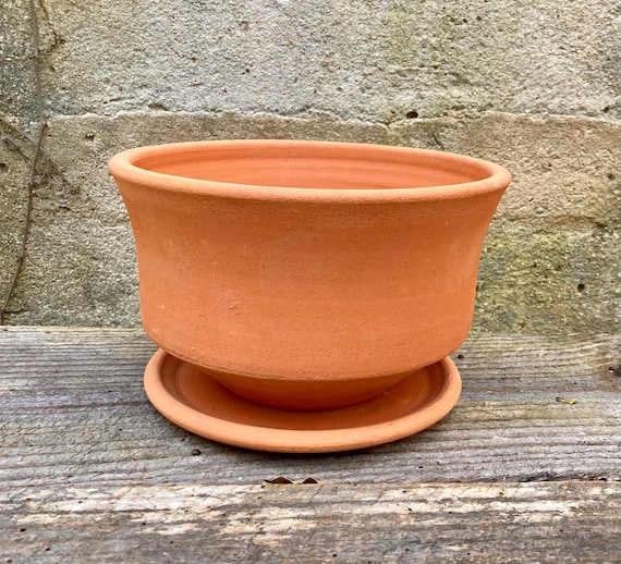 CLAY FLOWER POT