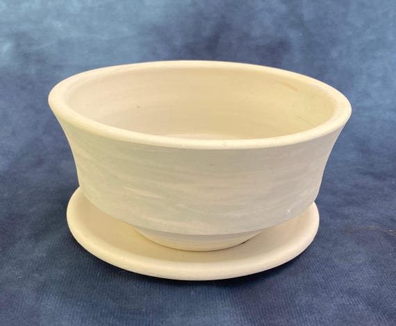 EARTHENWARE FLOWER POT