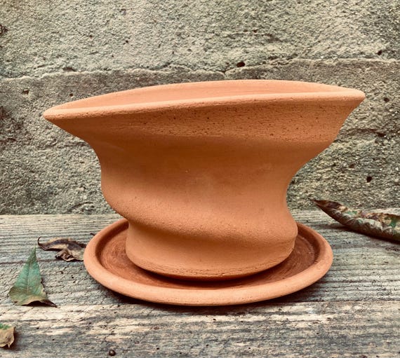 TERRACOTTA FLOWER POT