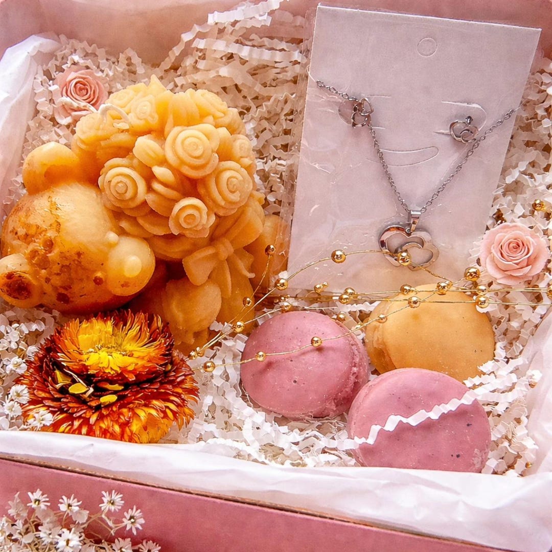 Luxury Ambered Vanilla Gift Set – Handmade Candle, Wax Melts ...