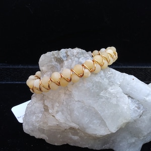 ZigZag Brass Wire and Yellow Calcite Bangle Bracelet