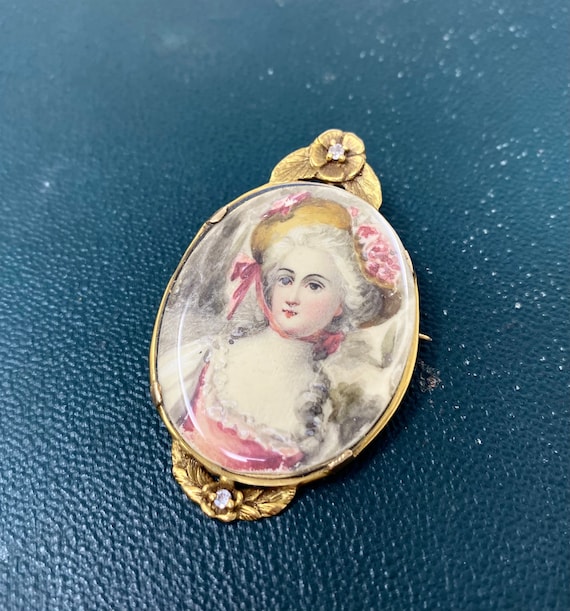 18kt Gold and Diamond Portrait Brooch - image 1