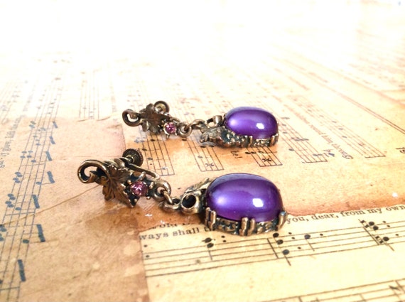 Vintage Screwback Dangle Earrings - Pearlescent Purple