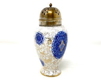 Fenton Osaka Sugar Shaker - Circa 1920