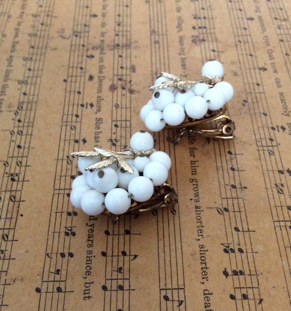 Vintage White Beaded 1960s Clip Earrings - image 7