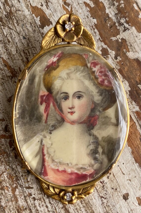 18kt Gold and Diamond Portrait Brooch - image 3