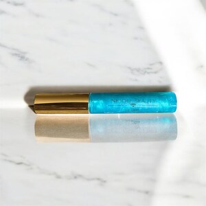 Shimmering Lip Gloss
