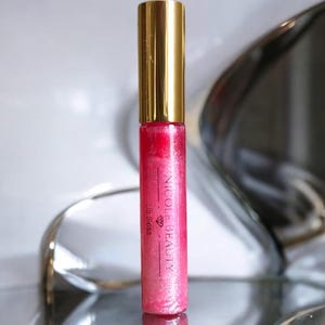 Shimmering Scented Lip Gloss
