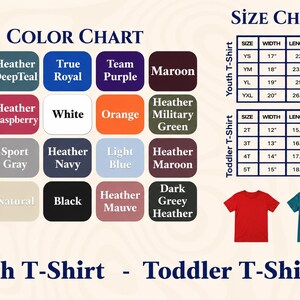 Puede incluir: Tabla de colores con varios colores de camisetas, incluyendo rojo, azul y verde. Tambi&eacute;n se muestran tablas de tallas para camisetas juveniles y para ni&ntilde;os peque&ntilde;os, mostrando medidas en pulgadas.