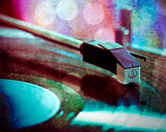 Record Player Art Print: Grungy Vinyl, Audiophile Music Decor