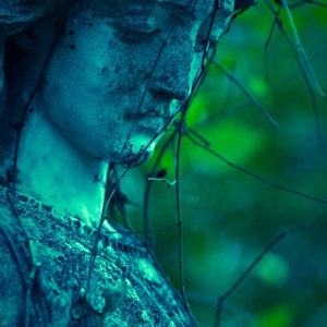 Impresión artística de ángel: fotografía de cementerio azul y verde, regalo de condolencia (8x12)