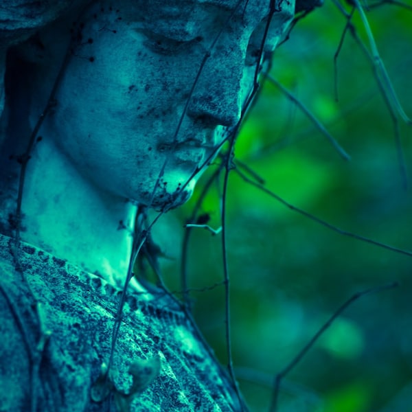 Impresión artística de ángel: fotografía de cementerio azul y verde, regalo de condolencia (8x12)