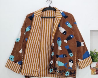 Chaqueta Suzani de terciopelo bordada a mano: abrigo bohemio indio, ropa de festival para mujer, regalo para ella.