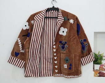 Chaqueta Suzani de terciopelo bordada a mano: abrigo bohemio indio, ropa de festival para mujer.